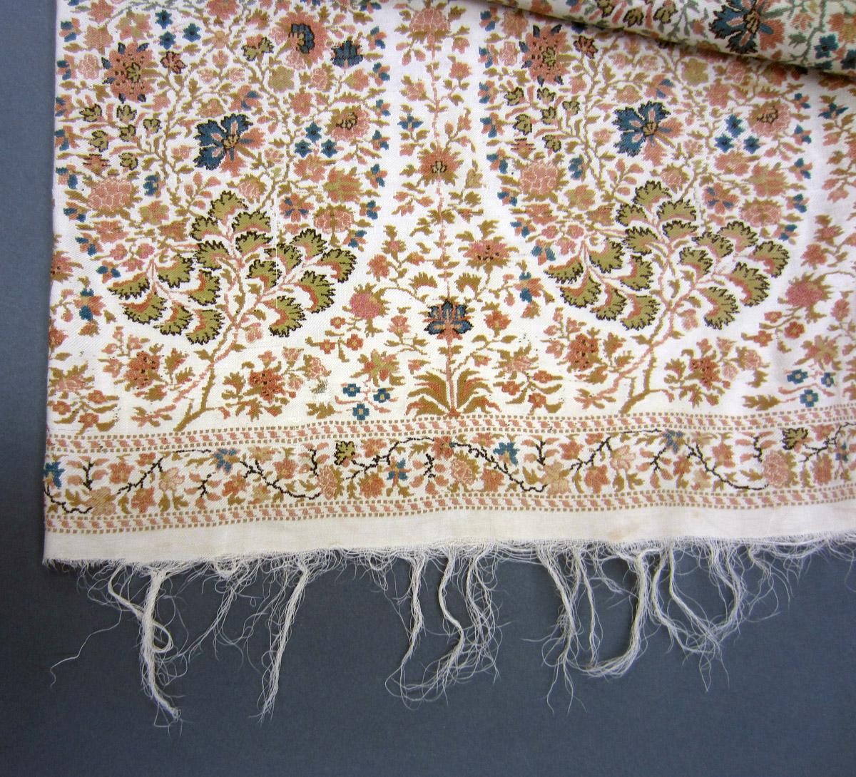 2013.0048.024 Shawl, Edge