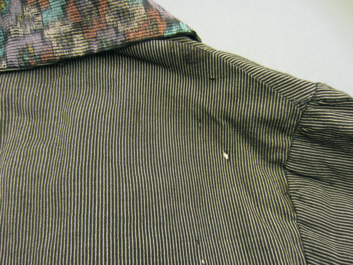2013.0048.025 A Jacket, Hole