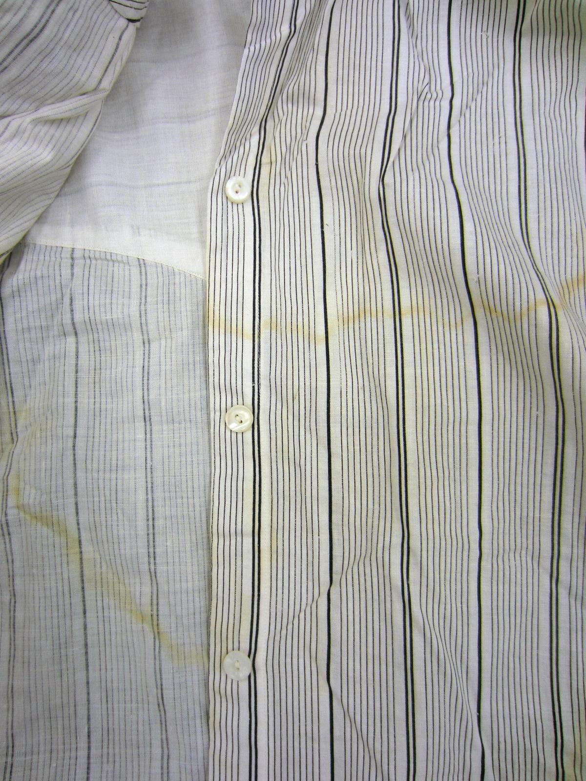 2013.0048.025 C Blouse, Buttons