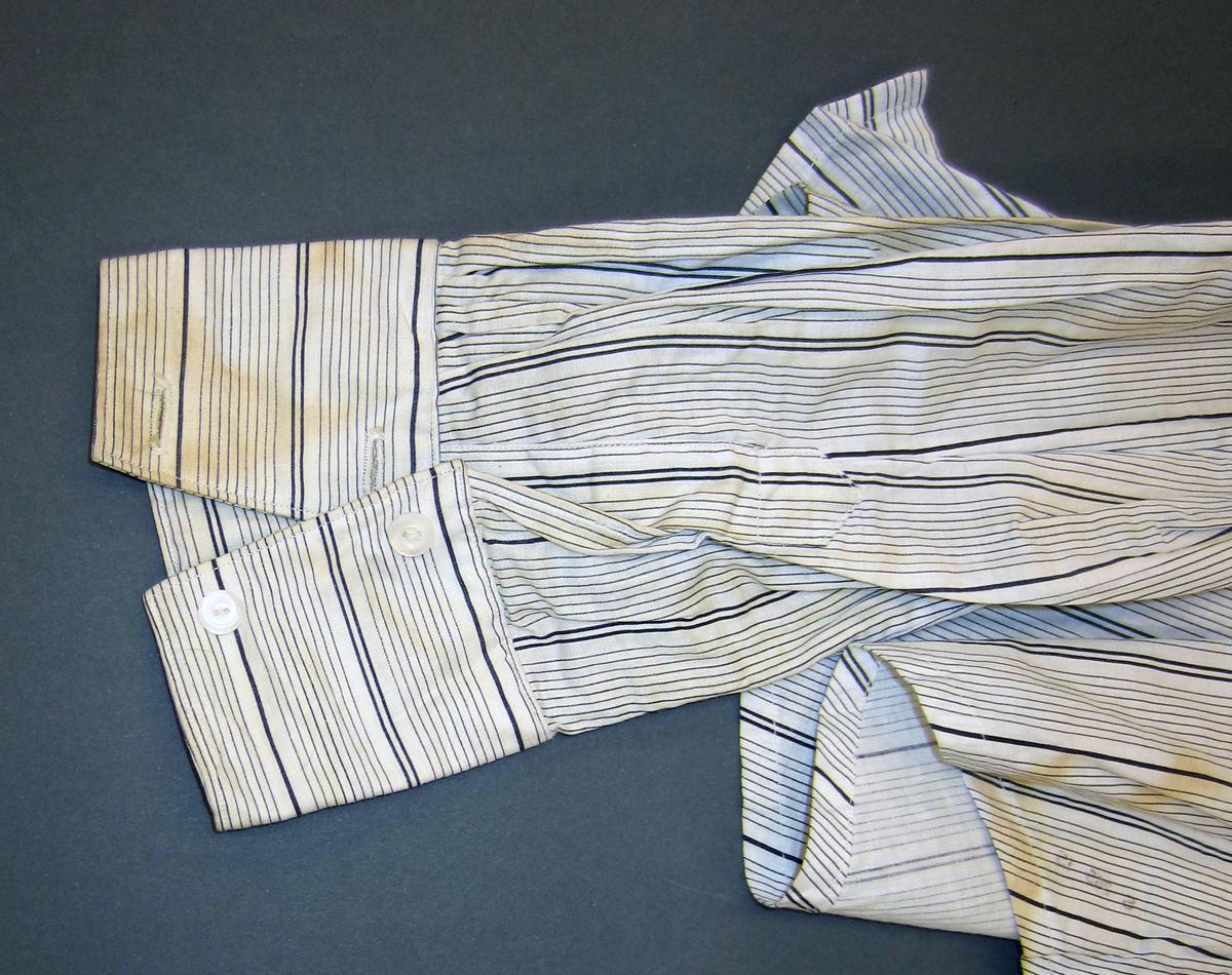 2013.0048.025 C Blouse, Cuff 2