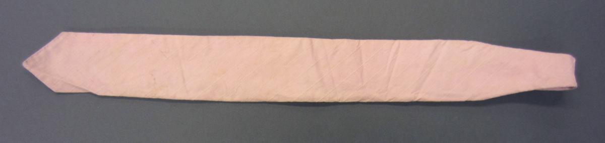 2013.0048.025 E Cravat, Folded