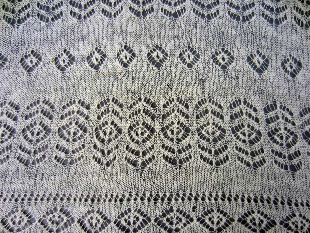 2013.0048.030 Shawl, Detail 2