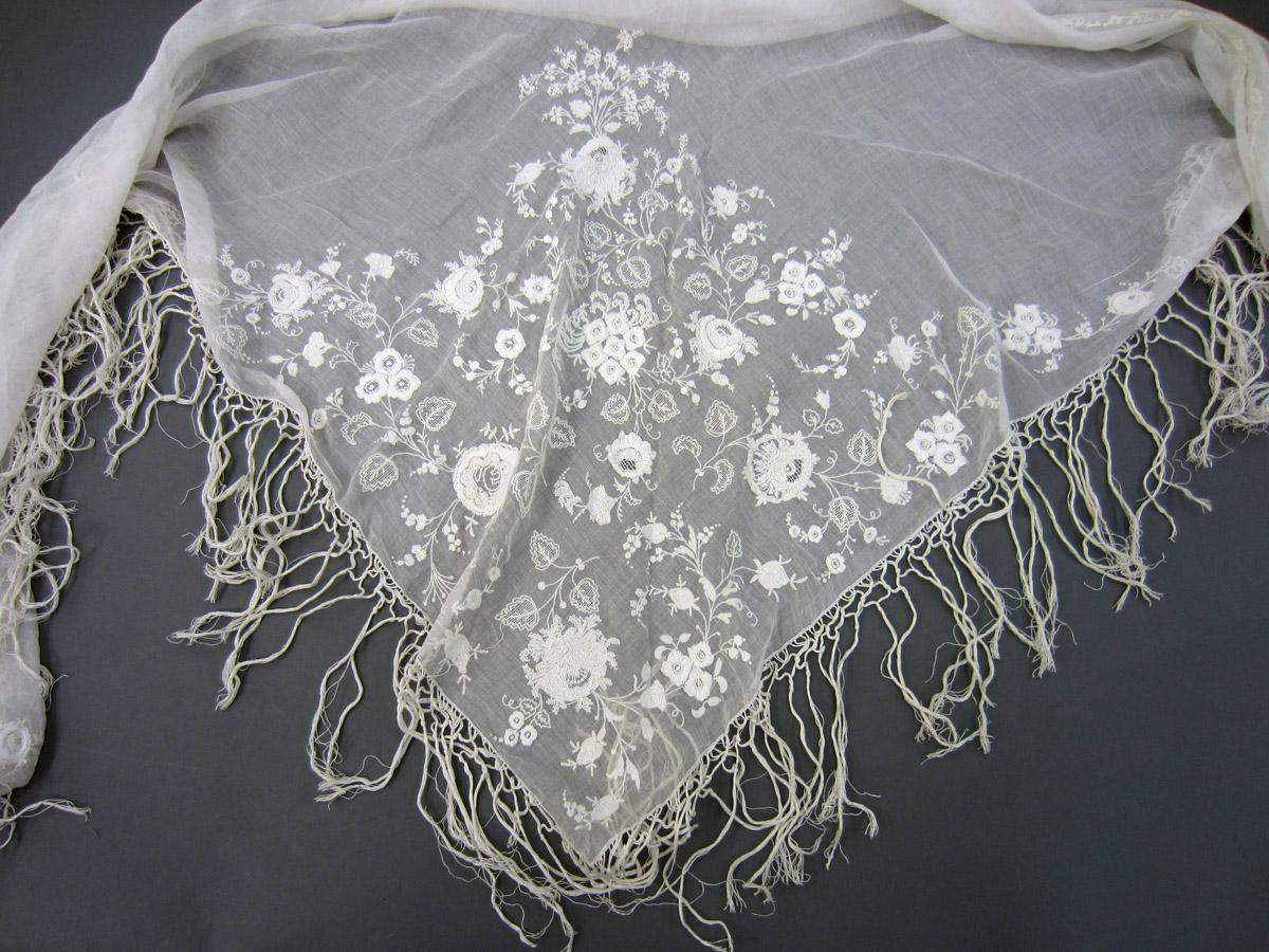 2013.0048.023 Shawl, Design