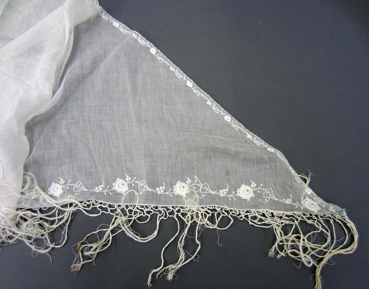 2013.0048.023 Shawl, Detail 2