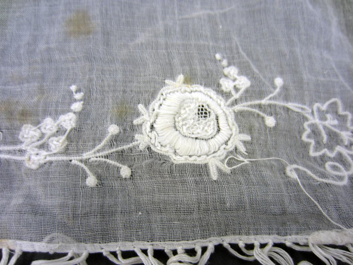 2013.0048.023 Shawl, Detail 3