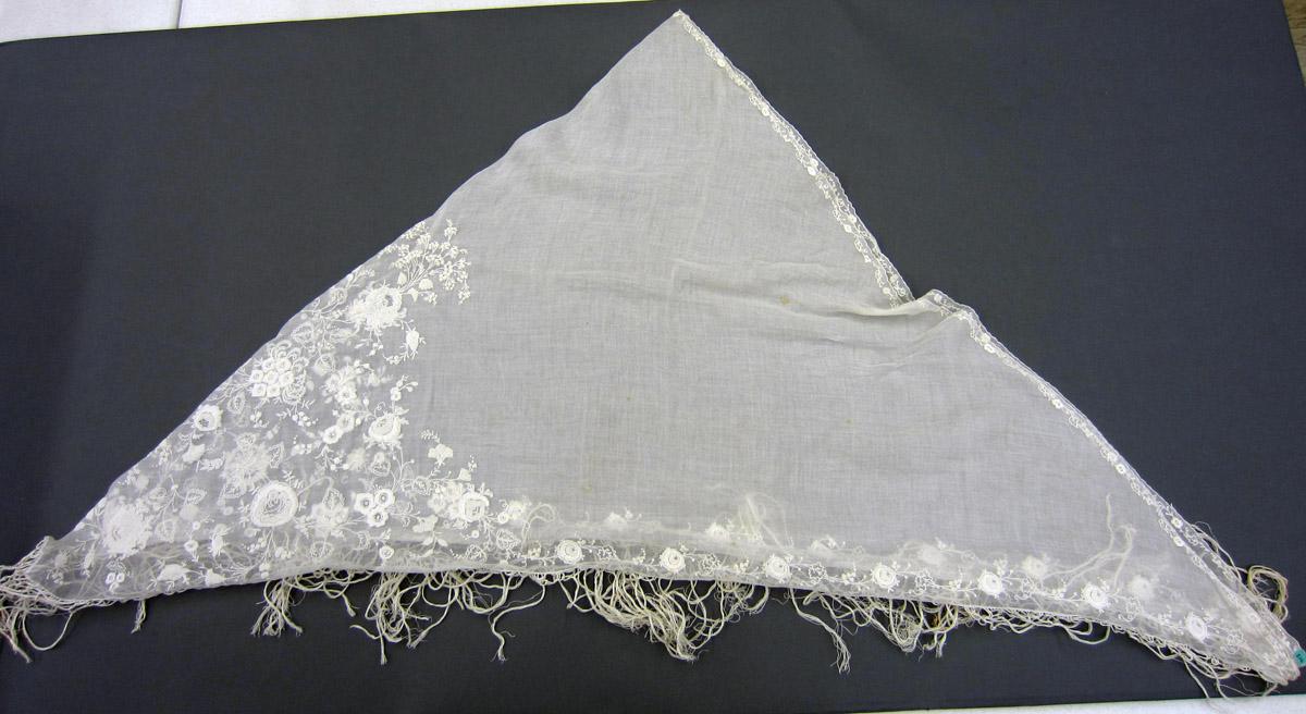 2013.0048.023 Shawl, Folded