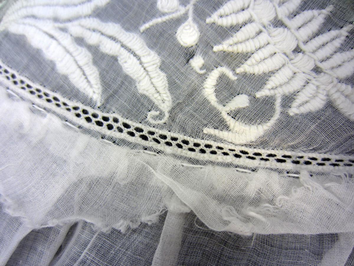 2013.0048.022 Shawl, Detail