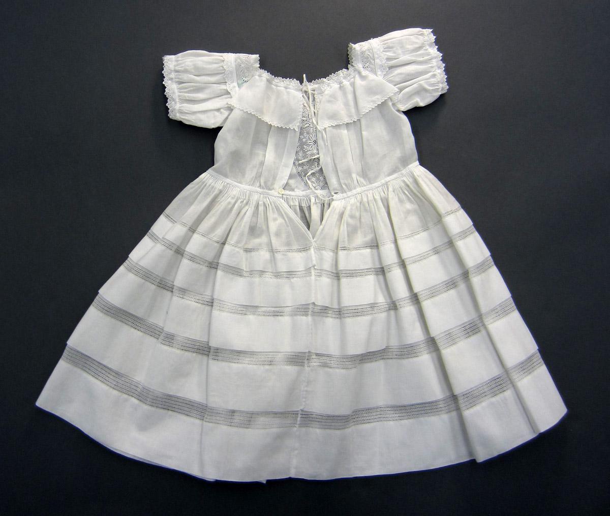 2013.0048.032 Gown, Back alt