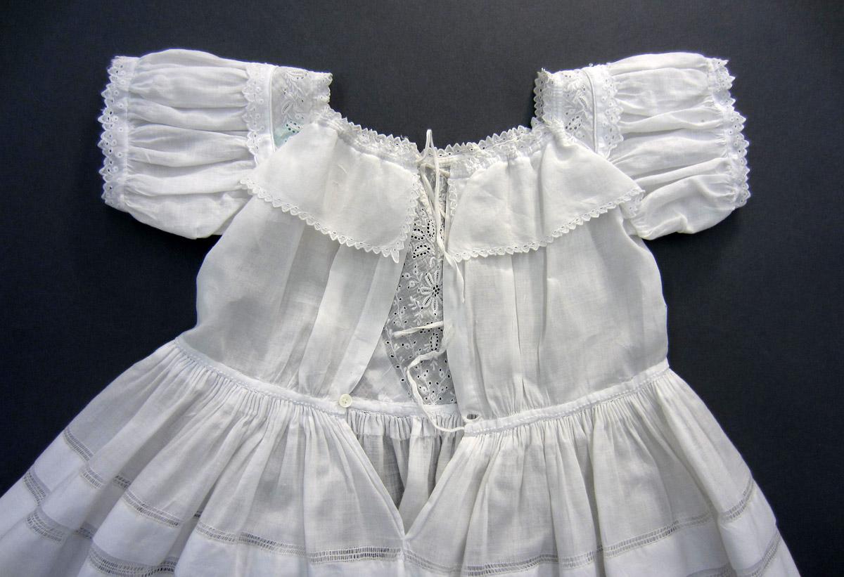 2013.0048.032 Gown, Drawstrings