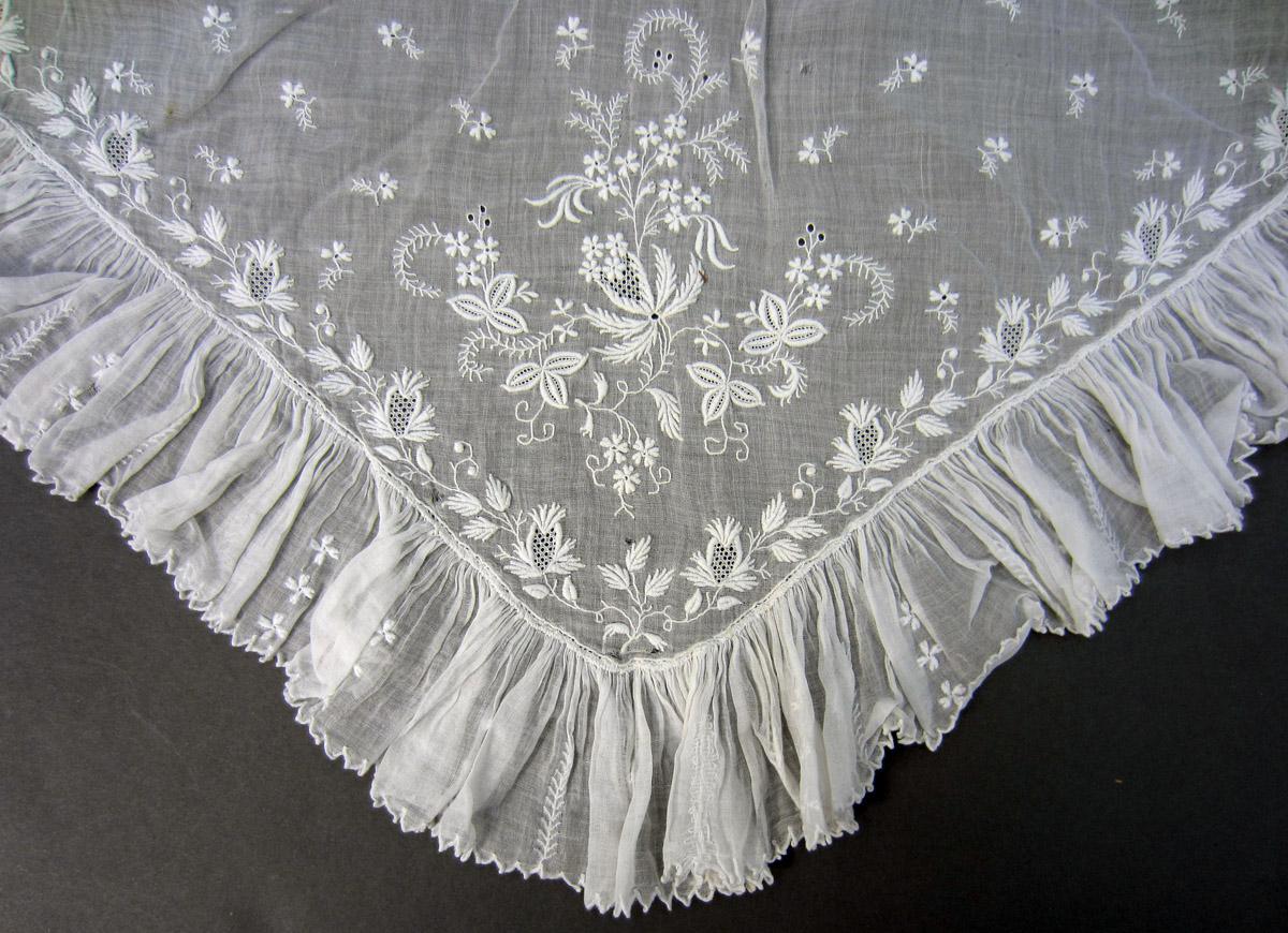 2013.0048.027 Collar, Detail 3