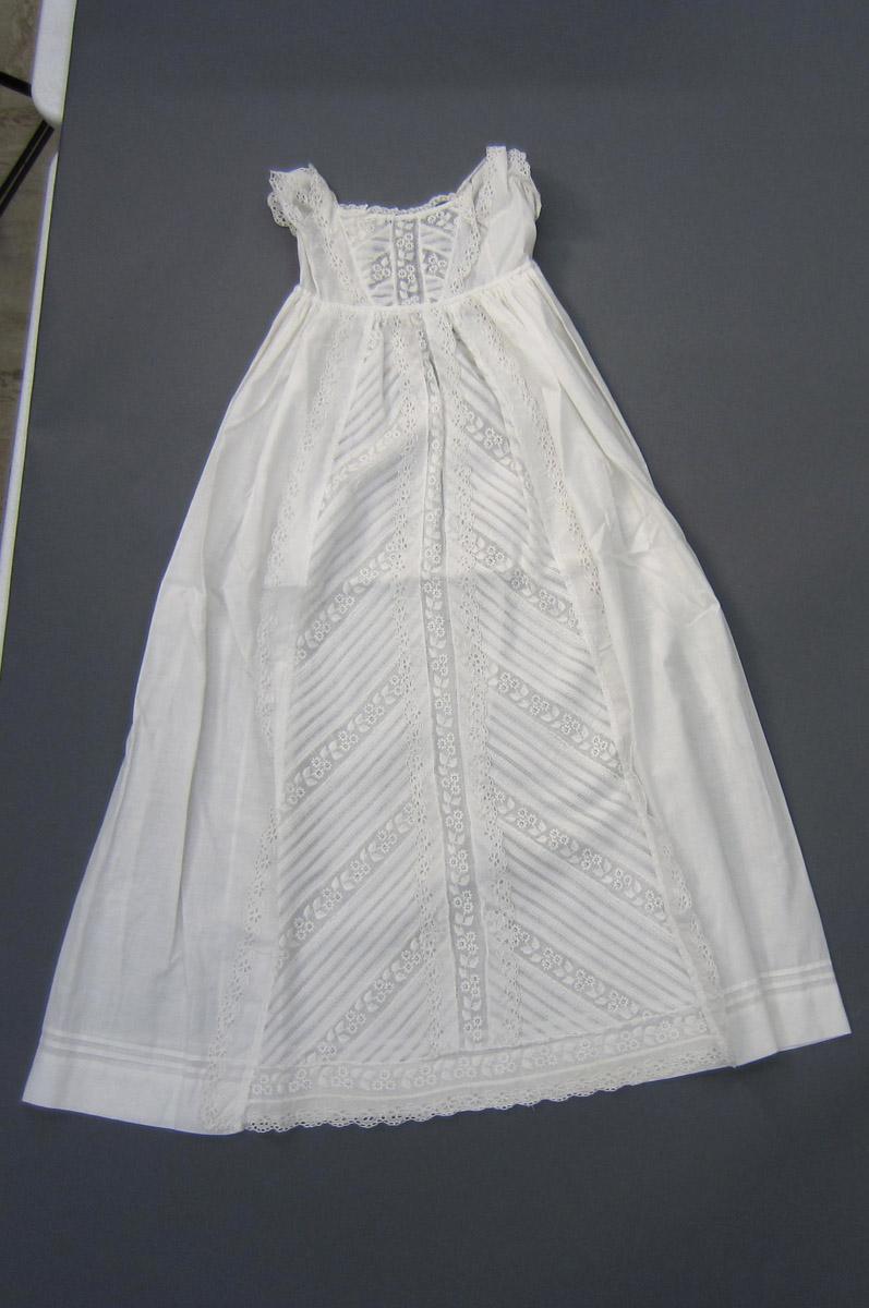 2013.0048.028 Gown, Full