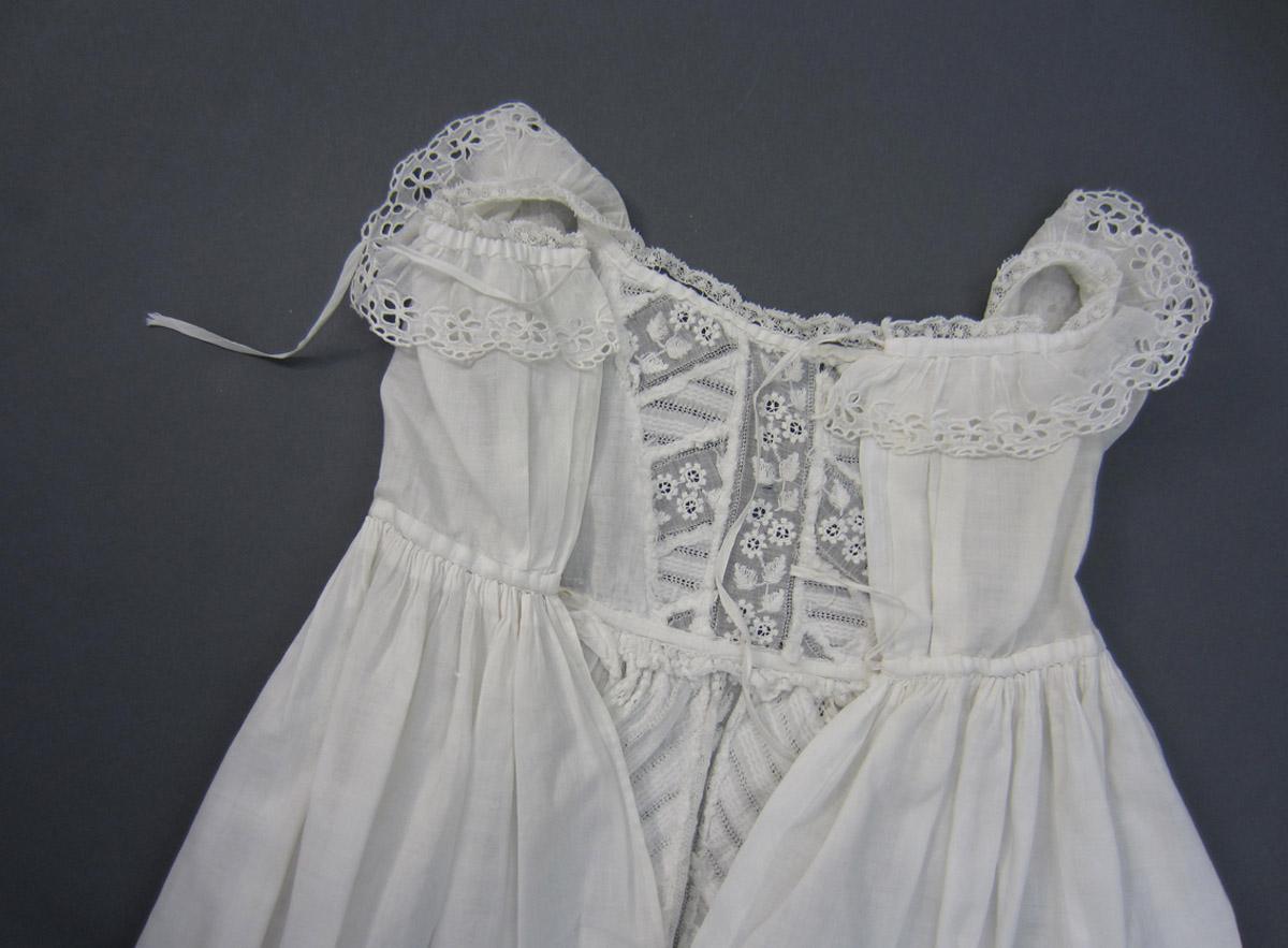 2013.0048.028 Gown, Back detail