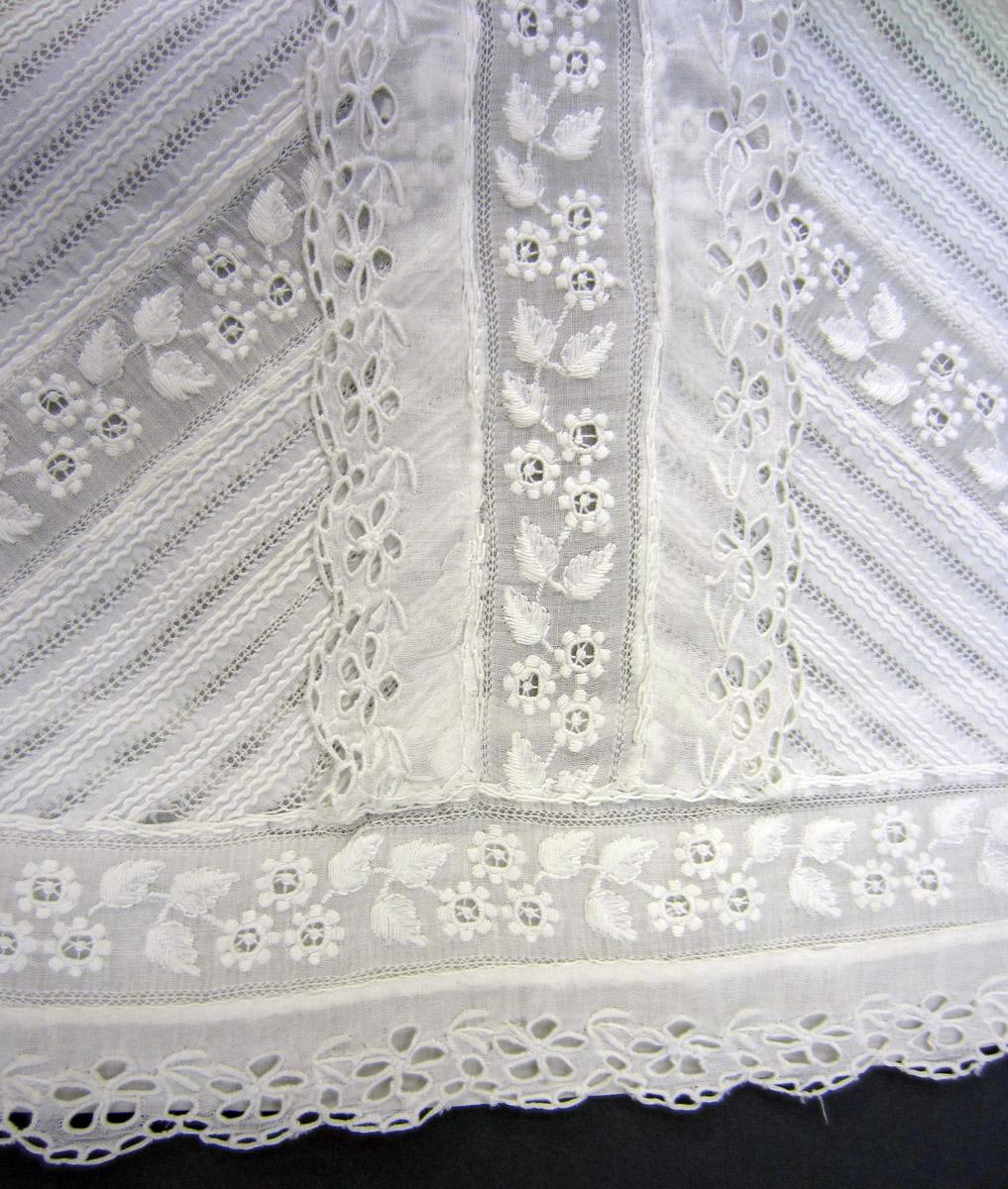 2013.0048.028 Gown, Detail
