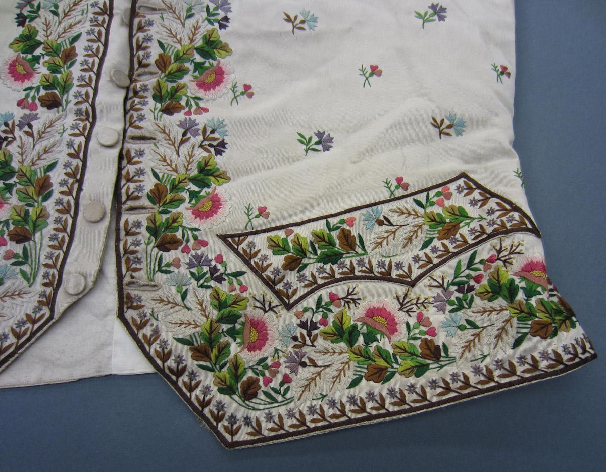 2013.0048.034 Waistcoat, Detail