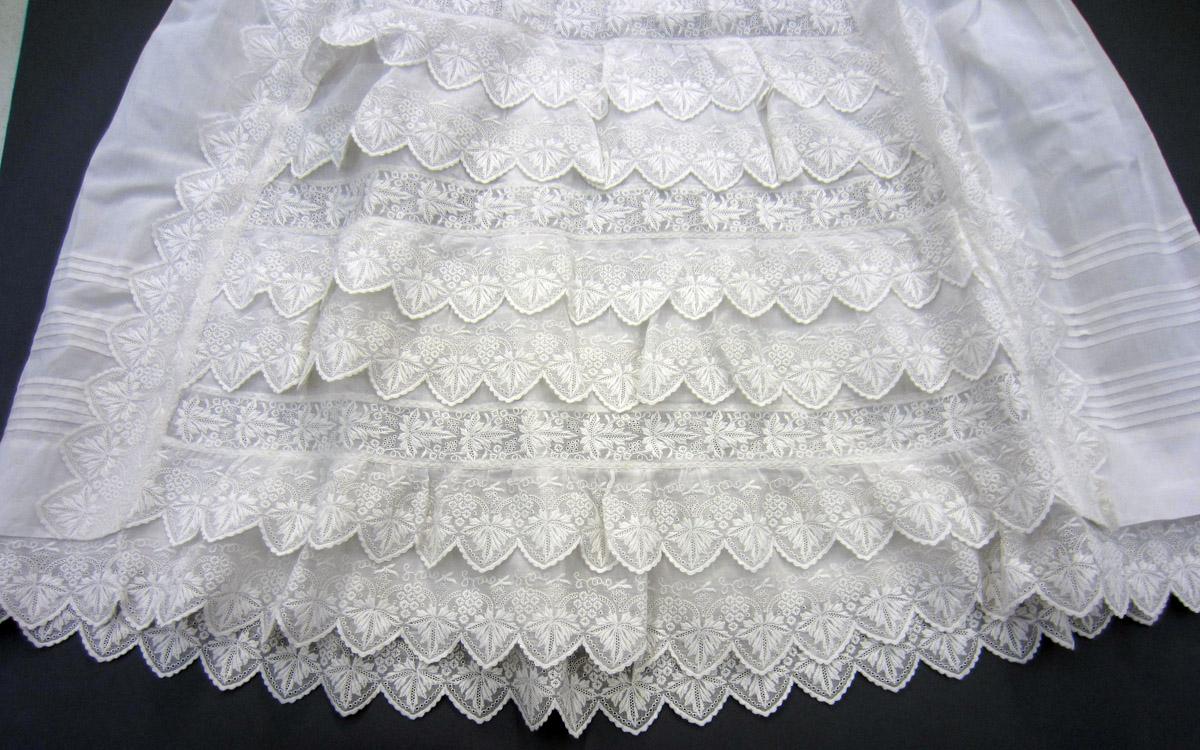 2013.0048.039 Dress, Skirt detail
