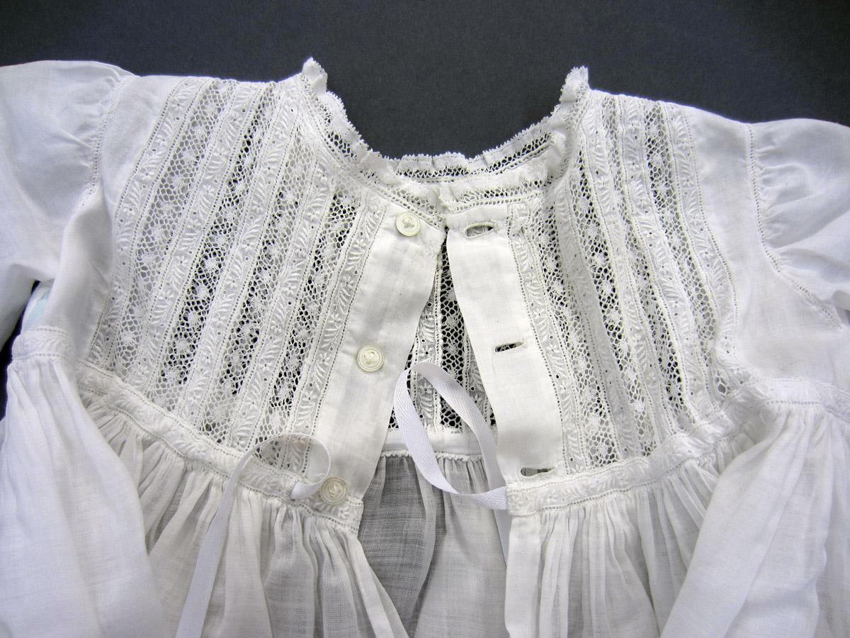 2013.0048.033 Gown, Detail