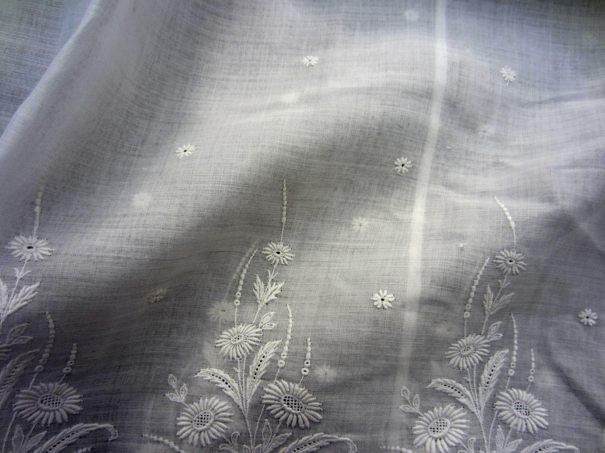 2013.0048.033 Gown, Detail 2
