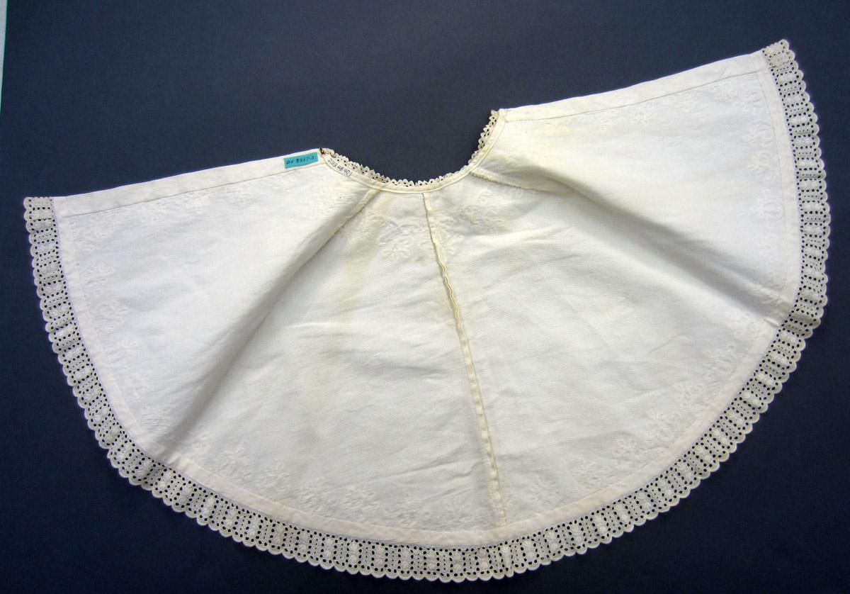 2013.0048.040 Cape, Underside detail