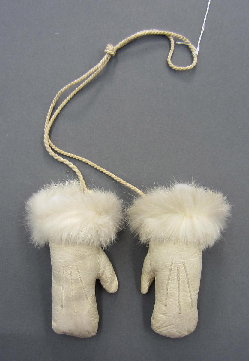 2013.0048.042 A-B Mittens, Full