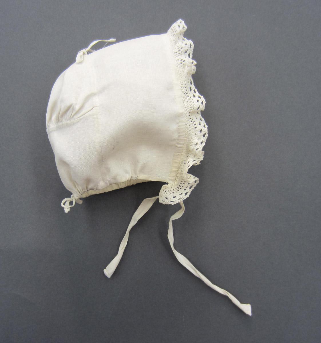 2013.0048.043 Bonnet, Side