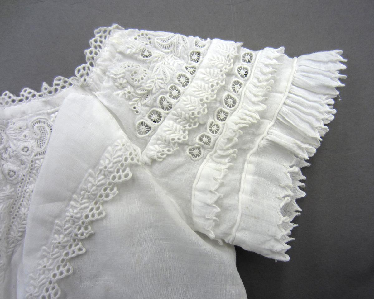 2013.0048.051 A Bodice, Lace 5
