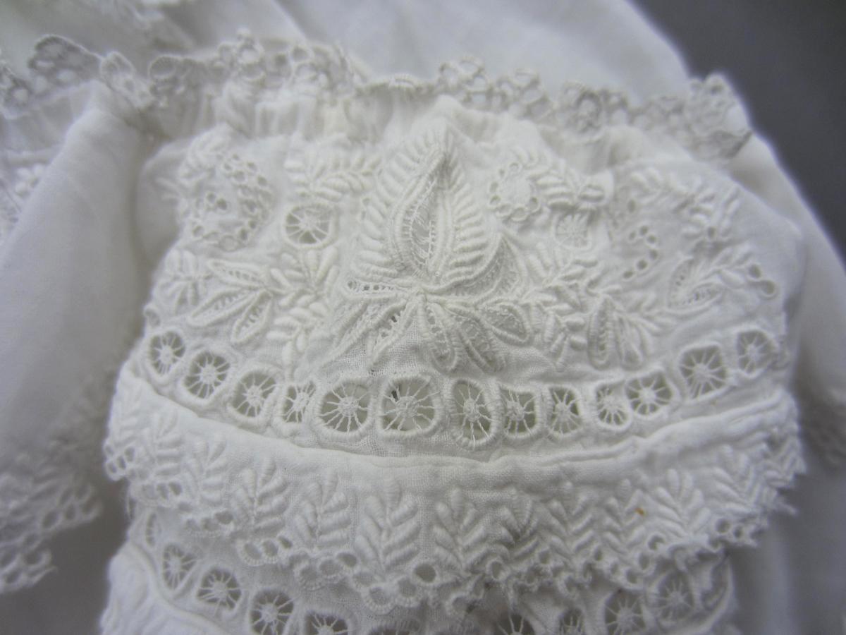 2013.0048.051 A Bodice, Lace 3