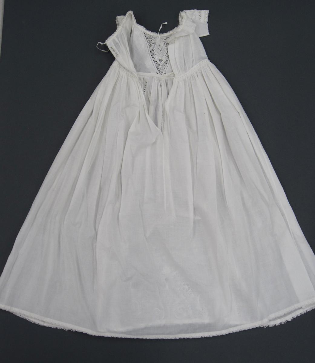 2013.0048.049 Gown, Back open