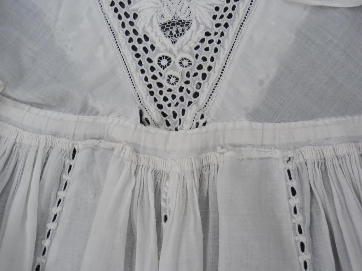 2013.0048.049 Gown, Interior
