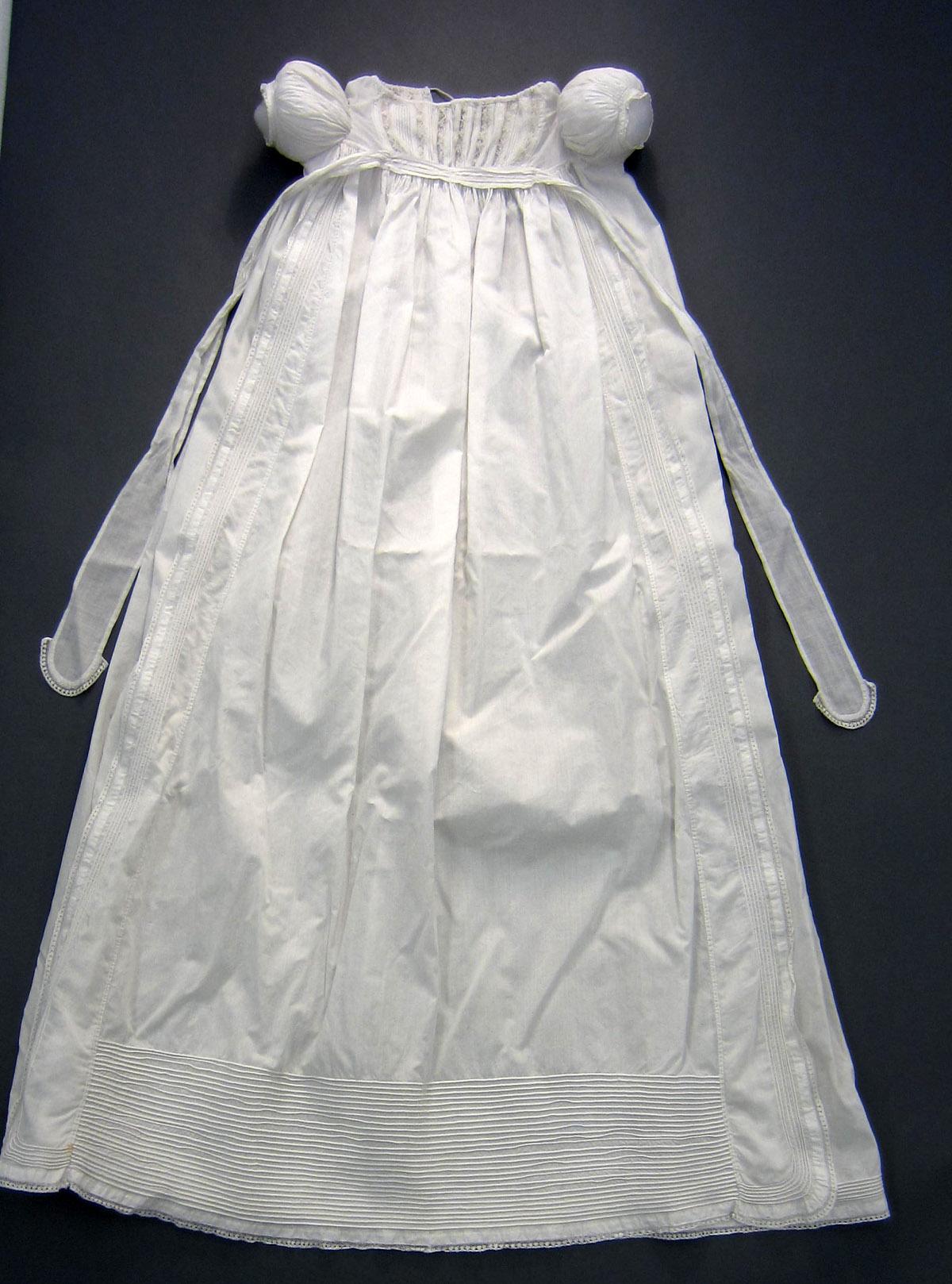 2013.0048.044 Gown, Front