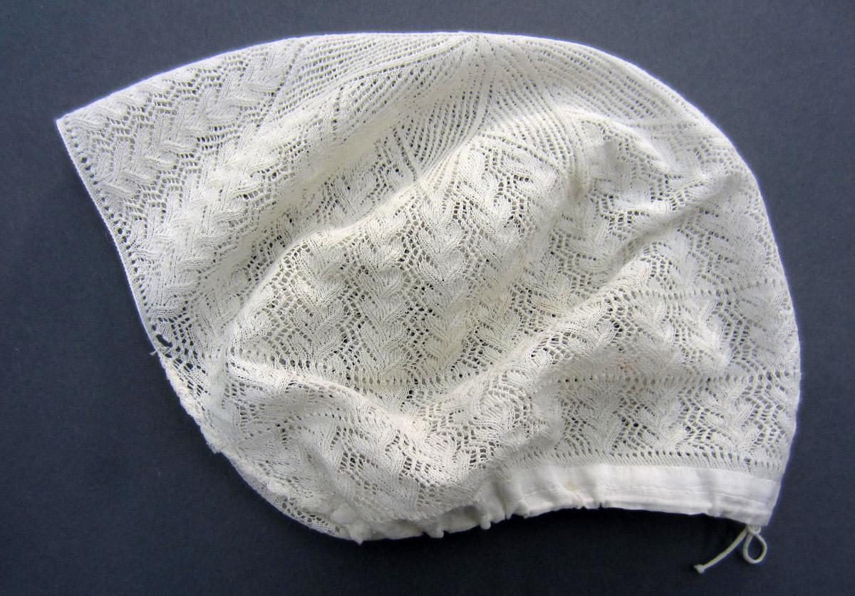 2013.0048.046 Bonnet, Side