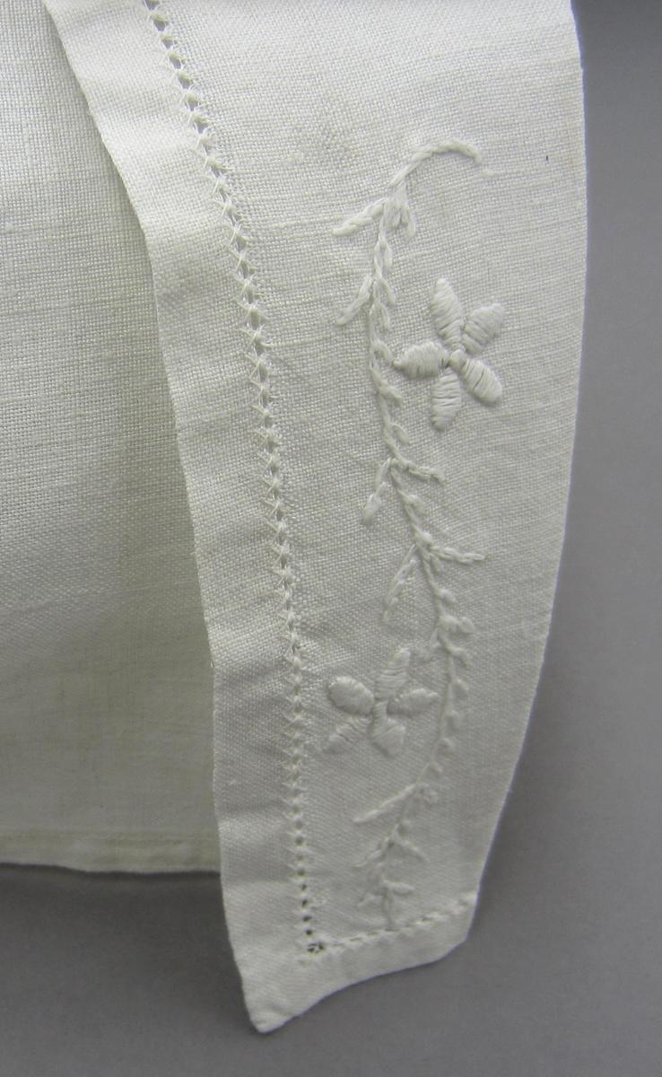 2013.0048.047 Bonnet, Embroidery 4