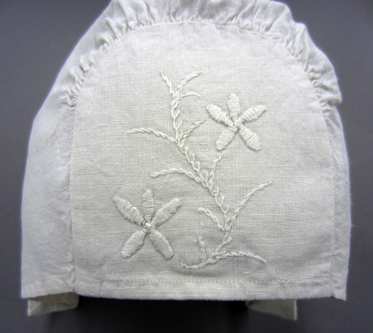 2013.0048.047 Bonnet, Embroidery 5