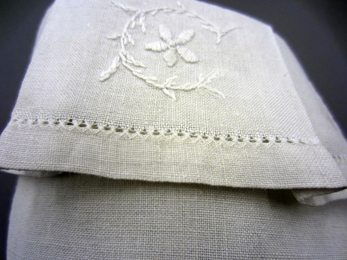 2013.0048.047 Bonnet, Openwork