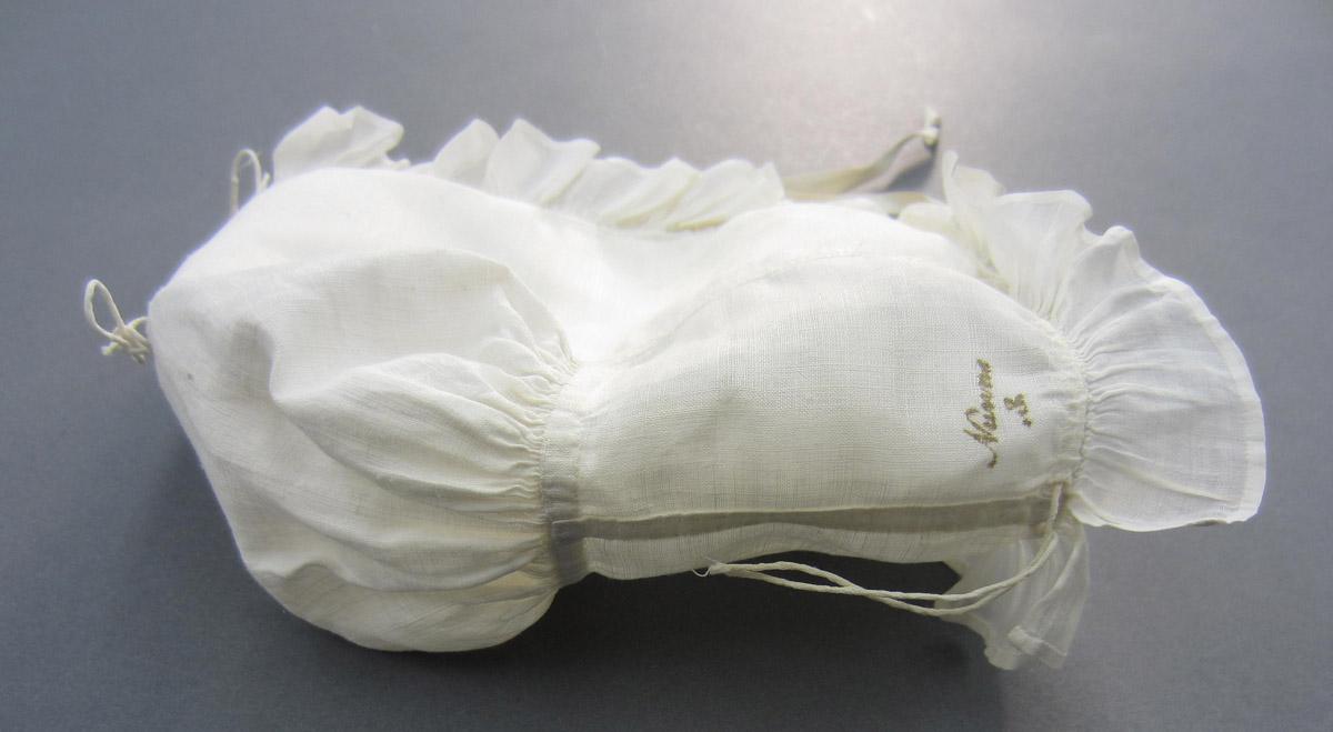 2013.0048.050 Bonnet, Side