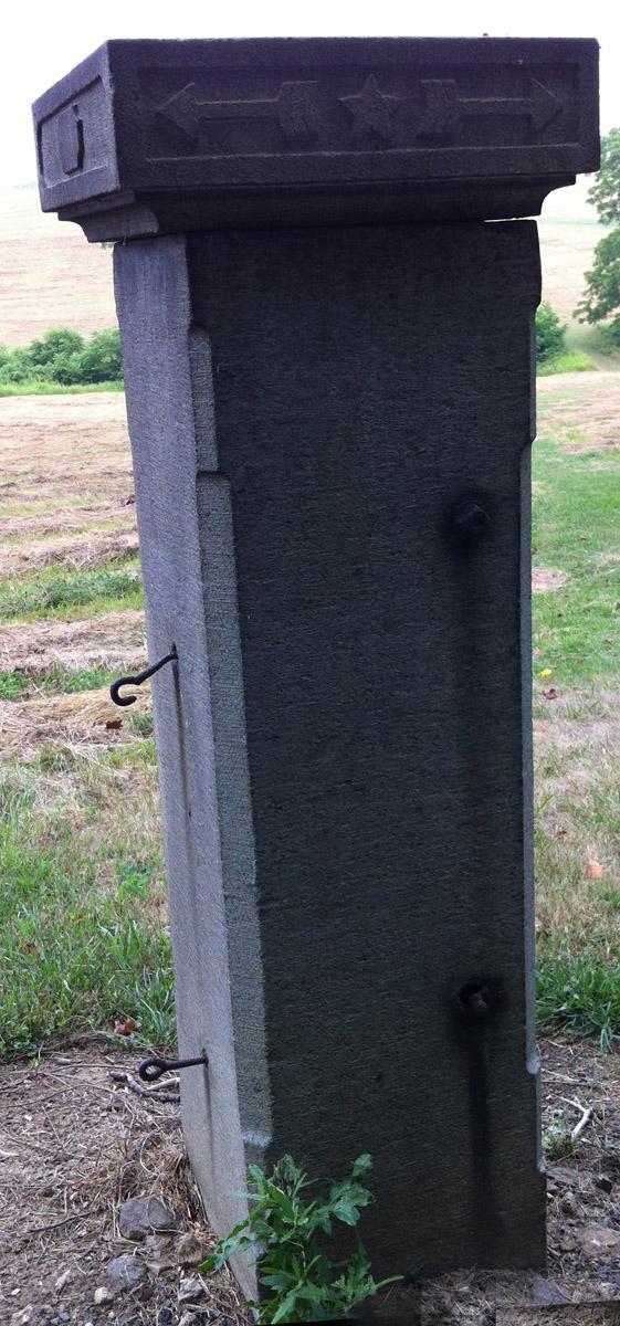 1969.8687.002 Gate posts, overall