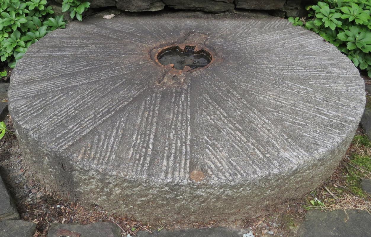 1969.8714.001 Mill stone, overall