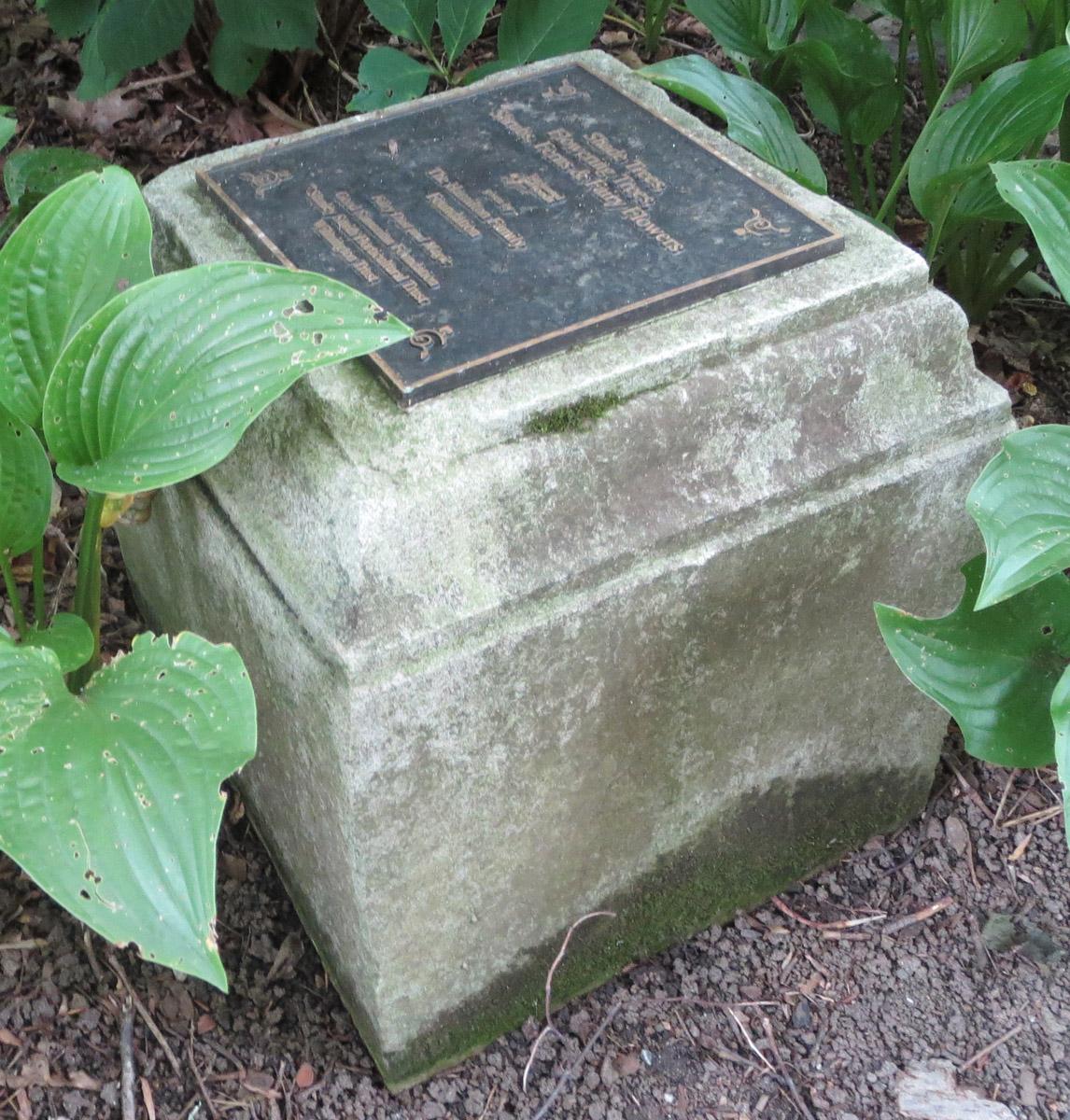 1969.8727.001 Stone, overall
