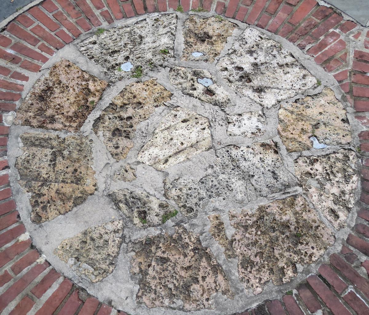 1969.8763.001 Mill stone, overall
