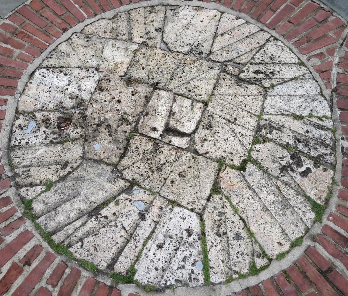1969.8763.002 Mill stone, overall
