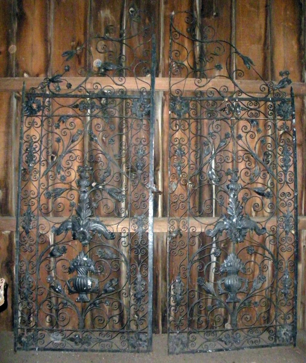 1969.8782 Gate, overall
