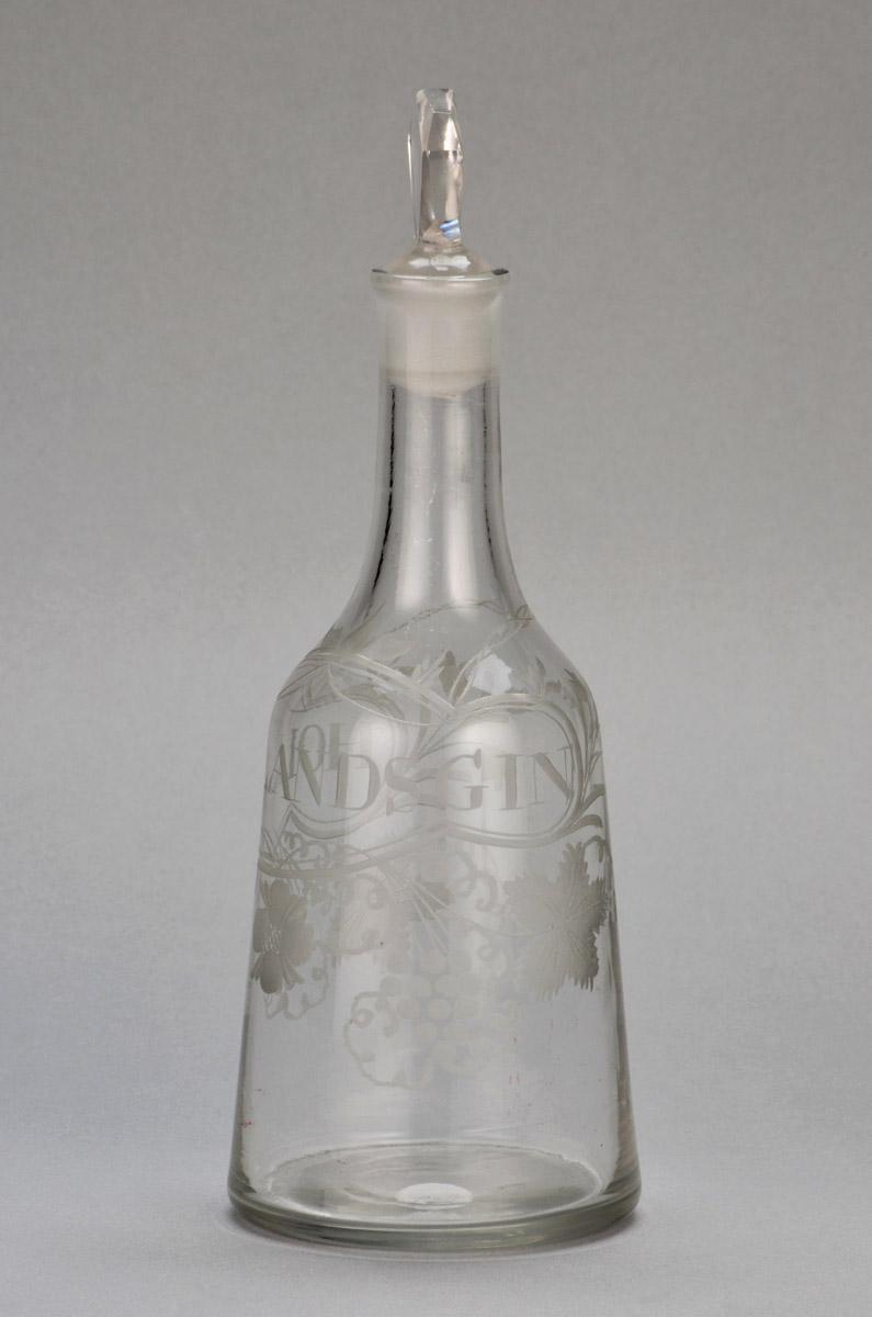 2013.0027.009 A, B Decanter, view 2