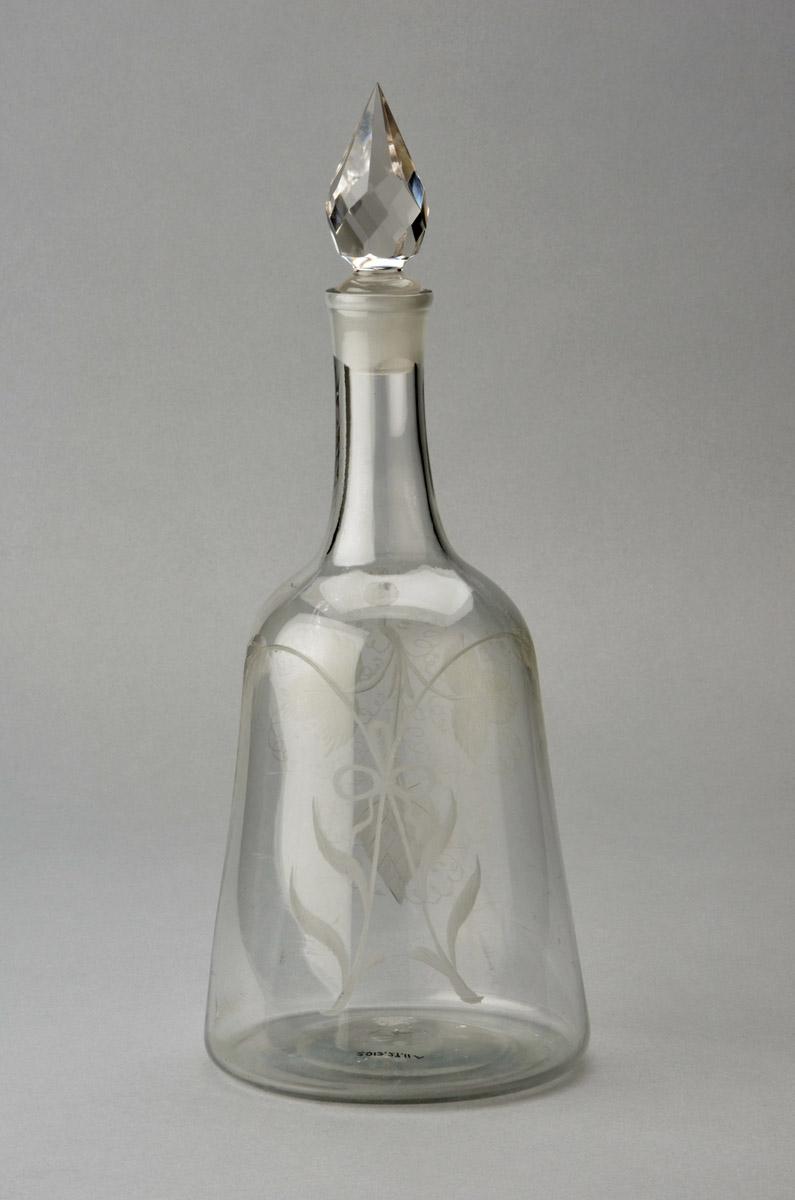 2013.0027.011 A, B Decanter, view 2