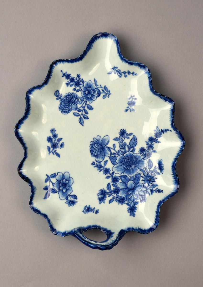 2013.0034.002 Porcelain leaf dish, view 1