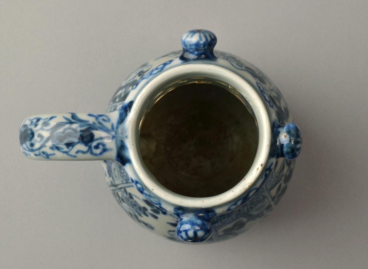 2013.0039 Jug, Puzzle jug, view 6