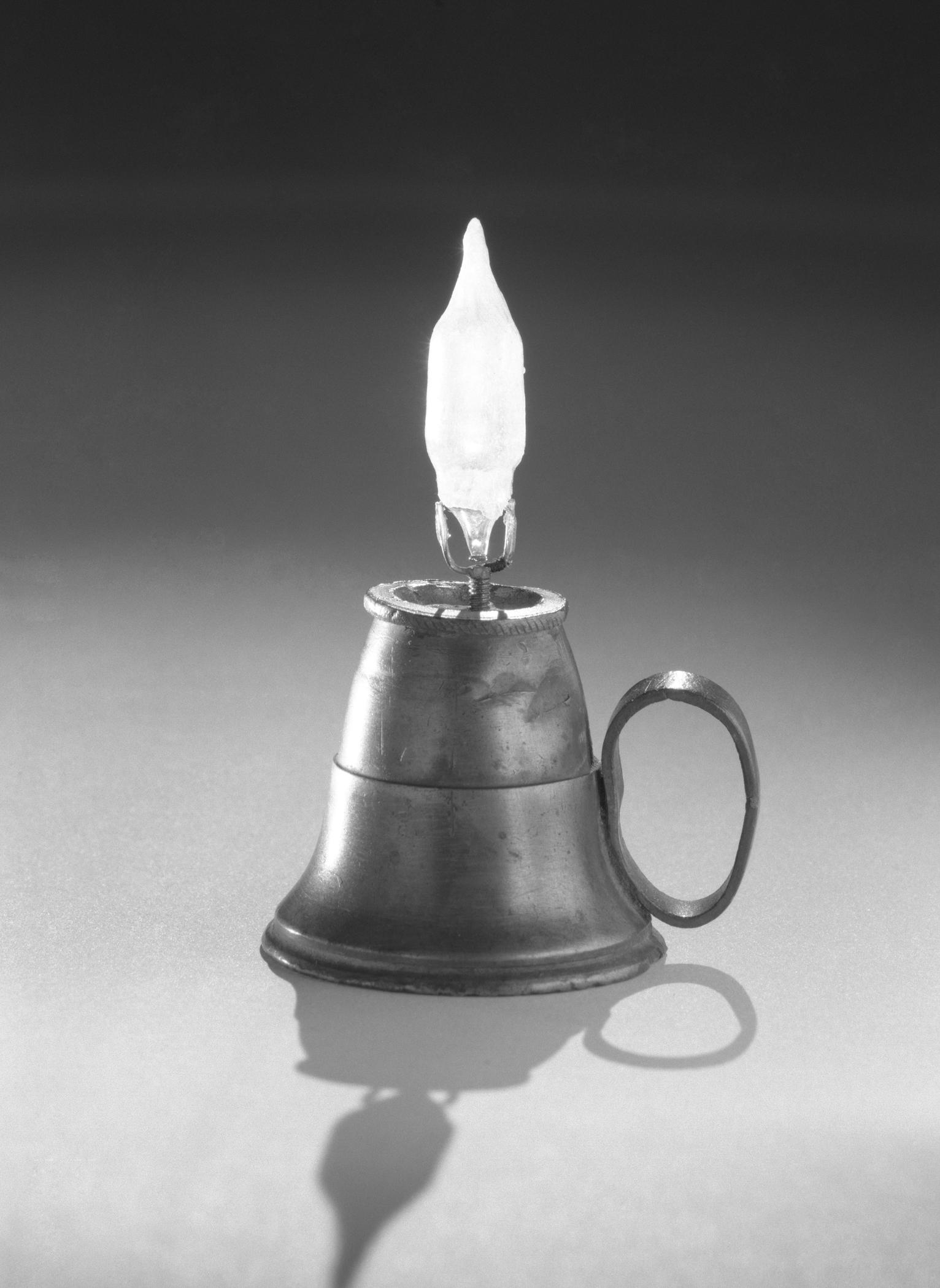 1959.0985 Miniature pewter lamp