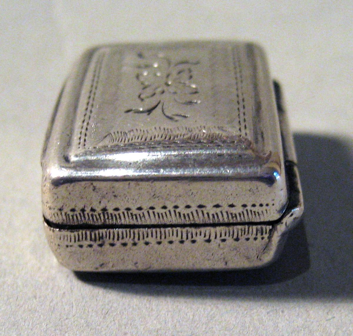 1959.0986 Silver Vinaigrette side view