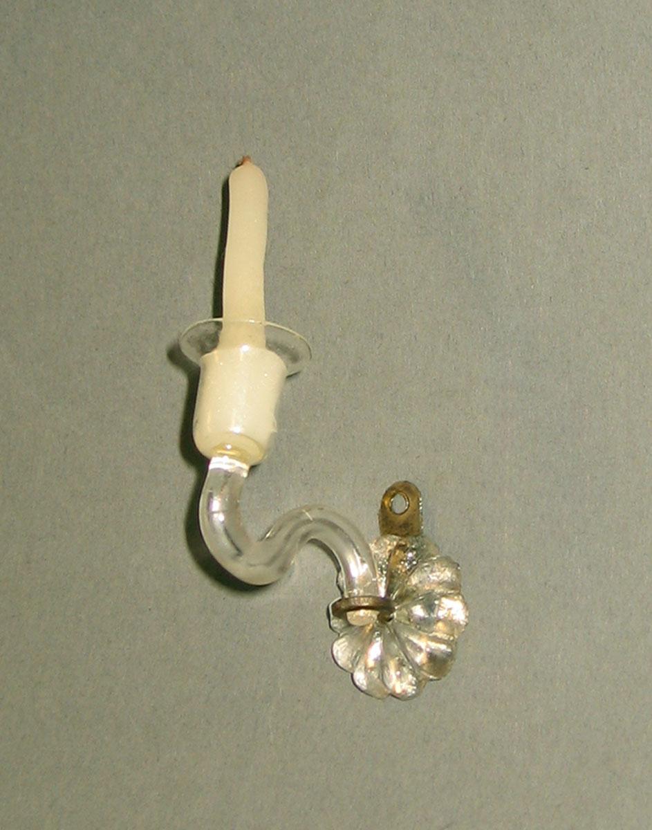 1959.0991 Miniature sconce