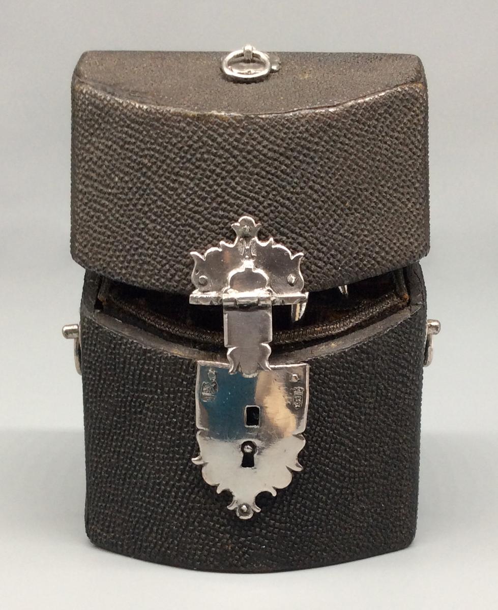 1959.0996 A Knife box, view 1