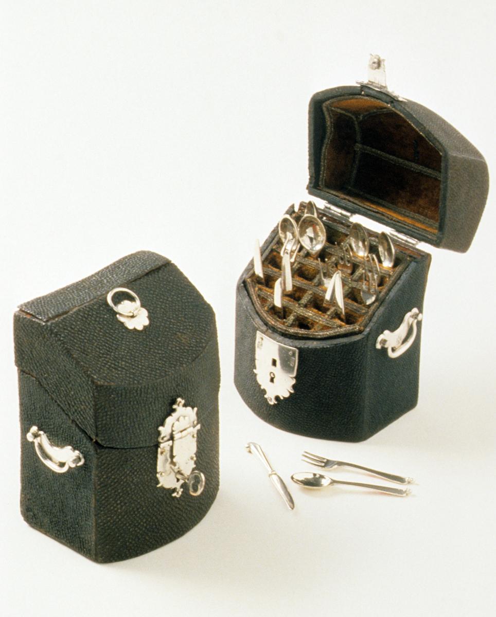 1959.0996 A, .0997 A Miniature Knife Boxes