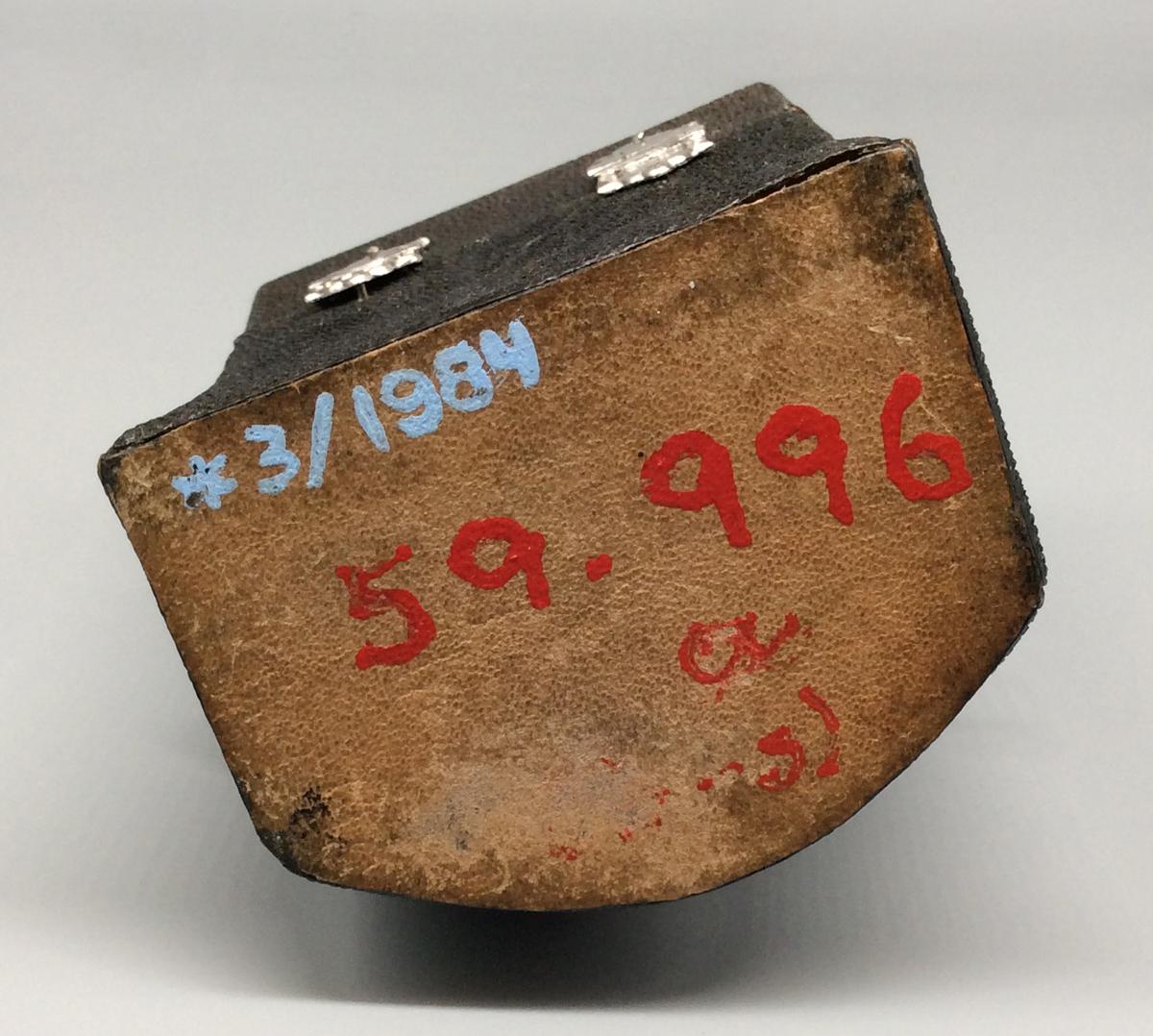 1959.0996 A Knife box, view 5